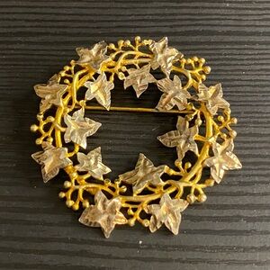 MMA METROPOLITAN MUSEUM OF ART 1989 STERLING & GOLD PLATED GRAPE LEAF BROOCH